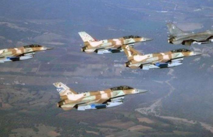 طيران الاحتلال الإسرائيلي يقصف خيمة تؤوي نازحين في دير البلح