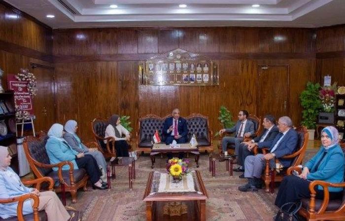 رئيس جامعة طنطا يستقبل فرق الاعتماد المؤسسي والبرامجي لكلية الحاسبات والمعلومات